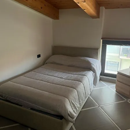 Comfortable Attic With Parking Space In Italy Lägenhet *