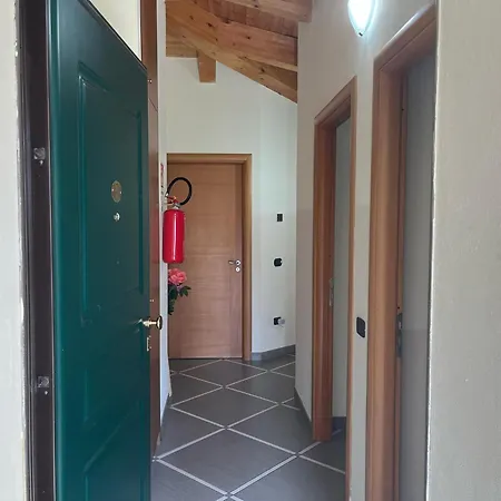Comfortable Attic With Parking Space In Italy Lägenhet