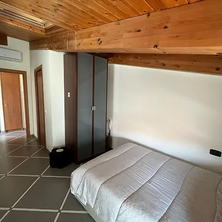 Comfortable Attic With Parking Space In Italy Lägenhet